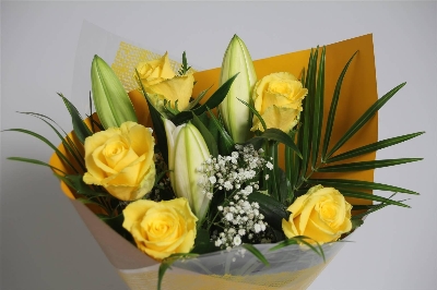 White lily Yellow Rose Bouquet