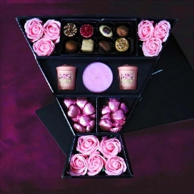Pink Roses & Yankee Candle Signature Chocolate Bouquet with Handmade Truffles